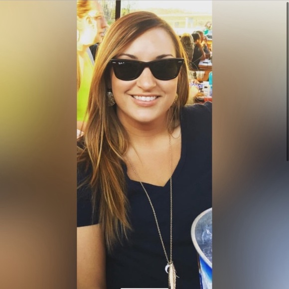 Meet your Posher, Ciara - Picture 1 of 2